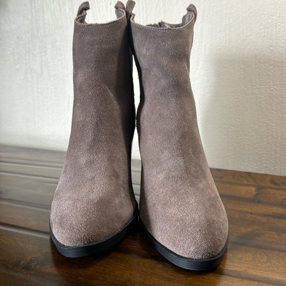 MIA,9 M Leather upper,brown,Tan Booties. Back Zipper. Western Style Suesde - Picture 4 of 4